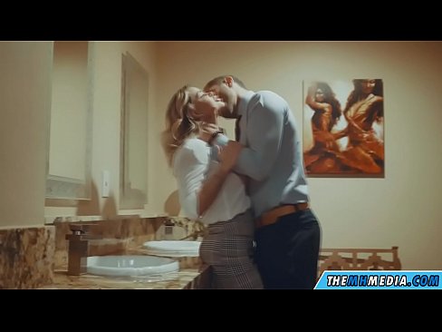 ❤️ Когато наедряла блондинка ви съблазни в обществена тоалетна ❌ Секс в bg.kutjeporno.ru ☑